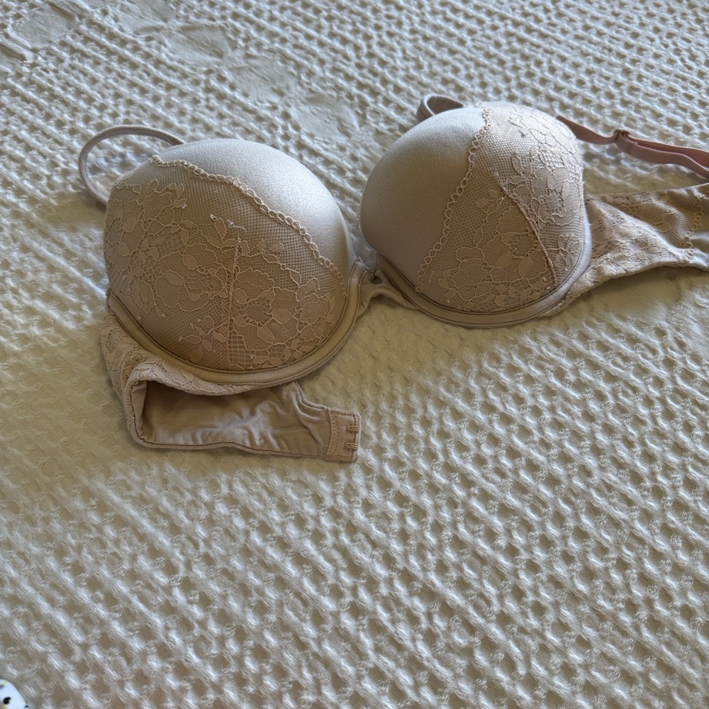Victoria's Secret Bra Bundle 32D - Picture 9 of 13